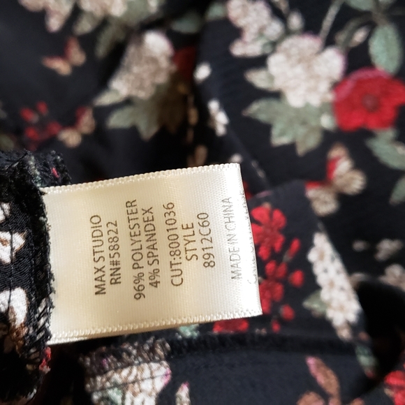 EUC Max Studio Floral Print Wrap Ruffle Dr… - Picture 6 of 7